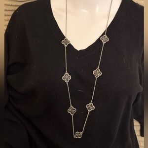 BNWOT | Chic Silver Clover Necklace